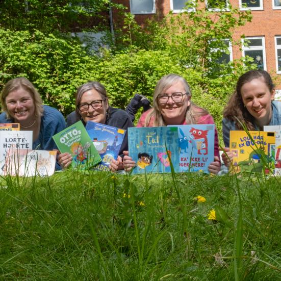 Børnebibliotekarerne Mette, Thyra, Mette og Katrine læser højt på Flensborg Bibliotek