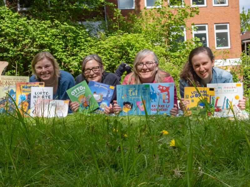Børnebibliotekarerne Mette, Thyra, Mette og Katrine læser højt på Flensborg Bibliotek