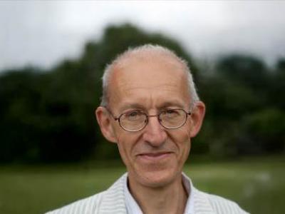 Fhv. arkiv- og forskningsleder, dr. phil. Lars N. Henningsen