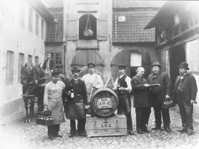 Historisk billede af en af Flensborgs købmandsgårde.