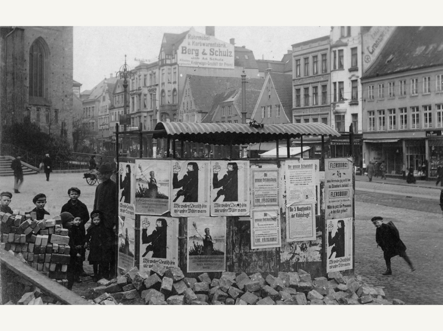 Børn på Søndertorv i Flensborg i afstemningstiden.