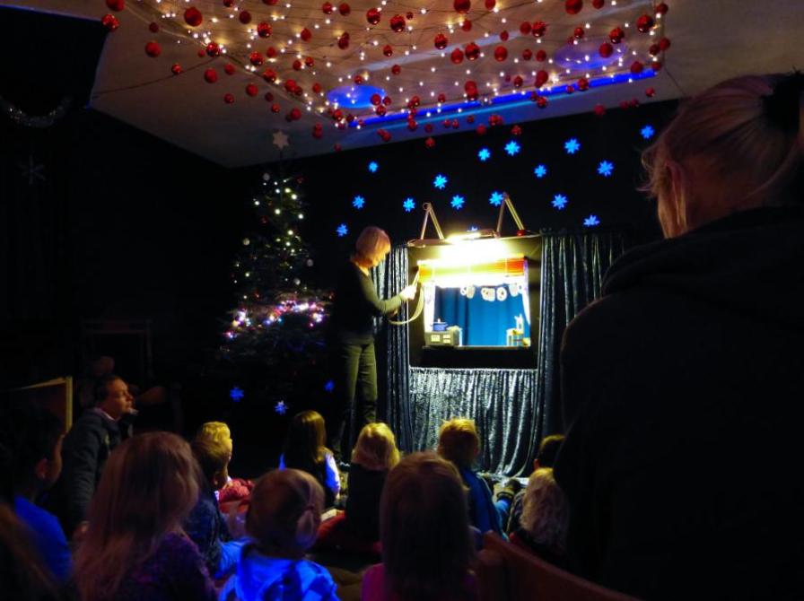 Jul med Dolas Dukketeater