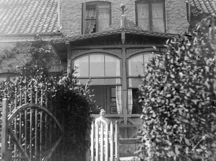 Alexandra Johannsen foran Margretesminde