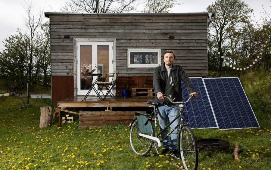 Anders Boisen har bygget et tiny house og nyder en smartere livsstil