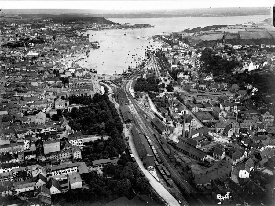 Historisk luftbillede af Flensborg havn