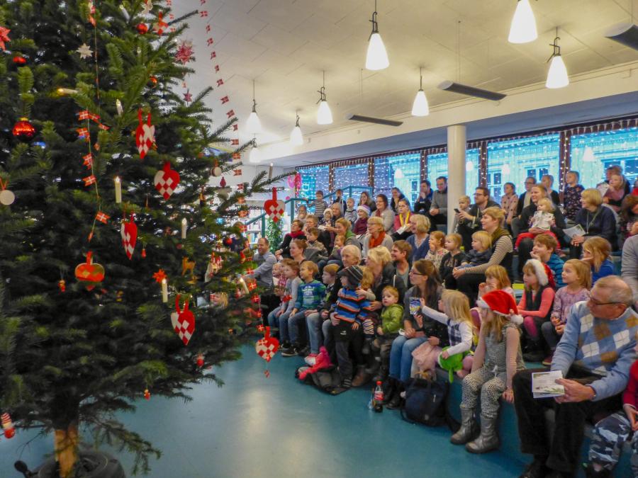 Juletræsfesten på børnebiblioteket i Flensborg