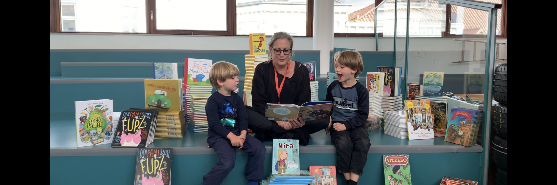 Stakkevis af de bedste for børn - børnebibliotekar Thyra læser op for Linus og Theo
